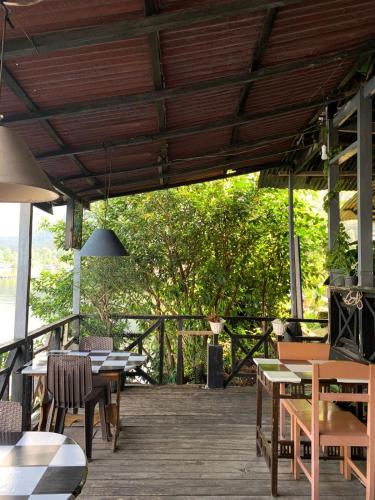 Beach Guest House in Maninjau Beach Guest House in Maninjau