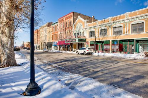 Custom-Designed Studio Across From Washington Park in Quincy Custom-Designed Studio Across From Washington Park in Quincy