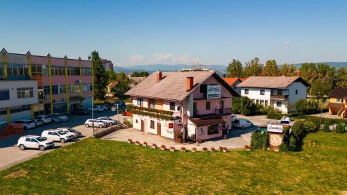 مطعم, Brunarica 30 Terme Čatež (Brunarica 30 Terme Catez) in Catez Ob Savi مطعم, Brunarica 30 Terme Čatež (Brunarica 30 Terme Catez) in Catez Ob Savi