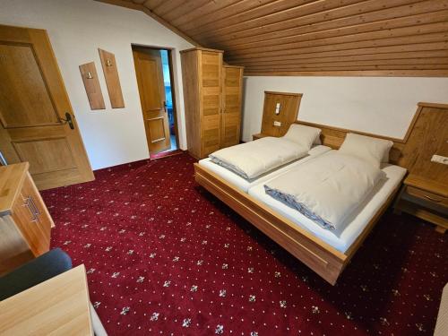 Pension Appartement Ambrosi in Heiligenblut City Center Pension Appartement Ambrosi in Heiligenblut City Center