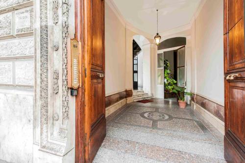 Entrance, Corso Vittorio 308 in Navona Entrance, Corso Vittorio 308 in Navona