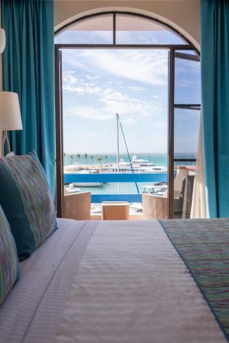 The Marine Waterfront Hotel in Escenica The Marine Waterfront Hotel in Escenica