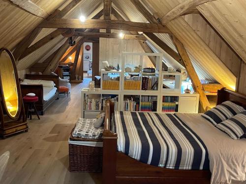 Guestroom Montreuil-le-Henri, 1 pièce, 4 personnes - FR-1-410-446 (Evasion Naturelle: Chambre d'Hotes Spacieuse avec Piscine et Confort a Montreuil-le-Henri - FR-1-410) in 蒙特勒伊樂亨利 Guestroom Montreuil-le-Henri, 1 pièce, 4 personnes - FR-1-410-446 (Evasion Naturelle: Chambre d'Hotes Spacieuse avec Piscine et Confort a Montreuil-le-Henri - FR-1-410) in 蒙特勒伊樂亨利