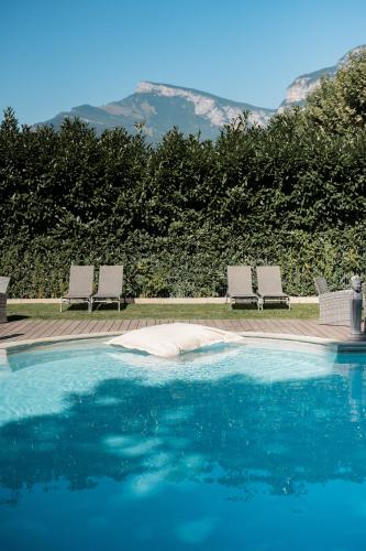 Swimming pool, Chateau des Comtes de Challes in Challes-les-Eaux Swimming pool, Chateau des Comtes de Challes in Challes-les-Eaux