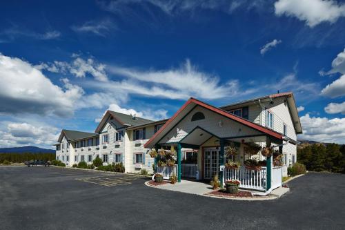 This photo about Columbine Inn and Suites shared on HyHotel.com