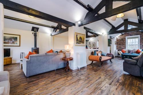 Belvedere House - Serene Countryside Escape - 4 Bedrooms Sleeps 8 in Sandbach Belvedere House - Serene Countryside Escape - 4 Bedrooms Sleeps 8 in Sandbach