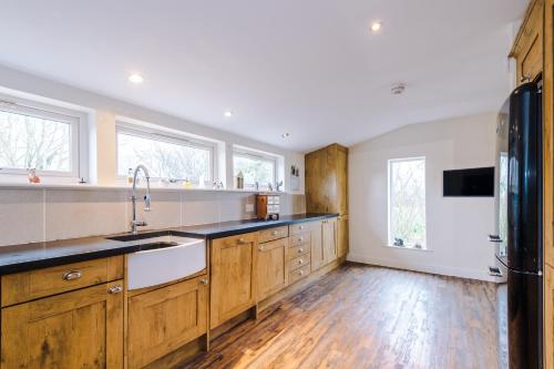 Belvedere House - Serene Countryside Escape - 4 Bedrooms Sleeps 8 in Sandbach Belvedere House - Serene Countryside Escape - 4 Bedrooms Sleeps 8 in Sandbach