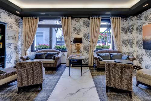 Romantik Hotel Mont Blanc au Lac in مورجيس Romantik Hotel Mont Blanc au Lac in مورجيس