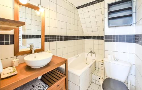浴室, Pet Friendly Home In Le Mesnil-Esnard in 勒梅尼勒埃斯納爾 浴室, Pet Friendly Home In Le Mesnil-Esnard in 勒梅尼勒埃斯納爾
