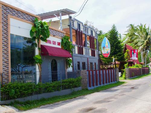 Afficher, Lovina Krui Surf in Parc National Bukit Barisan Selatan Afficher, Lovina Krui Surf in Parc National Bukit Barisan Selatan