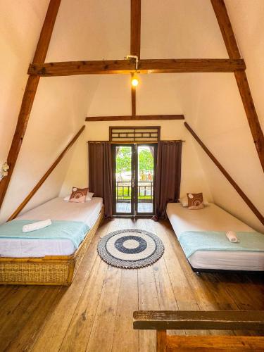 Lovina Krui Surf in Parc National Bukit Barisan Selatan Lovina Krui Surf in Parc National Bukit Barisan Selatan