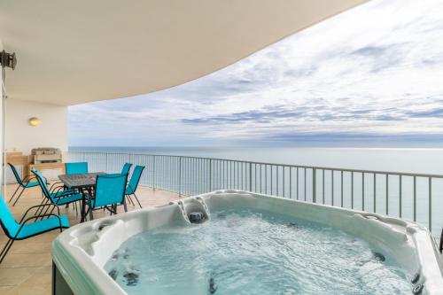 Hot tub, Turquoise Place Condos in Orange Beach (AL) Hot tub, Turquoise Place Condos in Orange Beach (AL)