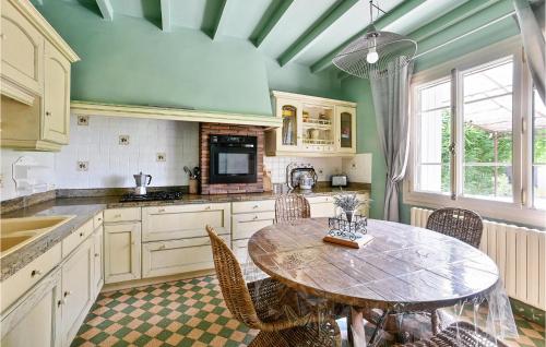 廚房, 3 Bedroom Gorgeous Home In Vallabrègues (3 Bedroom Gorgeous Home In Vallabregues) in 瓦拉布雷格 廚房, 3 Bedroom Gorgeous Home In Vallabrègues (3 Bedroom Gorgeous Home In Vallabregues) in 瓦拉布雷格
