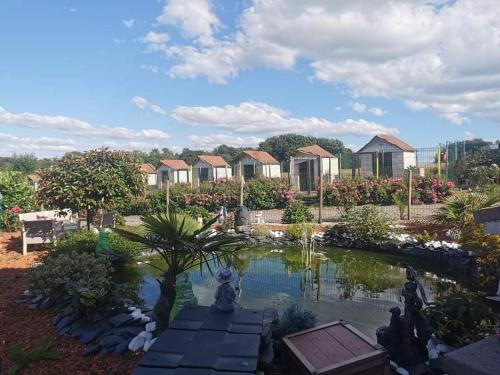 Garden, gite dans endroit atypique in Sainte-Beuve-en-Riviere Garden, gite dans endroit atypique in Sainte-Beuve-en-Riviere