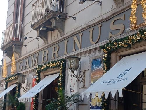 Free Parking - La Fenice House in Centro Direzionale Free Parking - La Fenice House in Centro Direzionale
