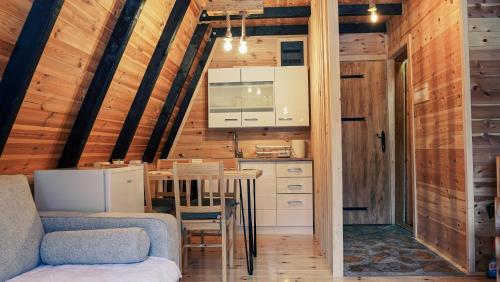 Wolf House Jelovica in โดโลวี ลาเลวิชา Wolf House Jelovica in โดโลวี ลาเลวิชา