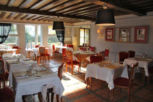 Restaurant, L'auberge Du Cochon D'or in Beuzeville Restaurant, L'auberge Du Cochon D'or in Beuzeville