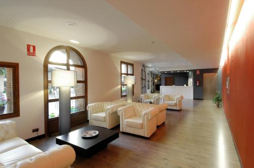 Előcsarnok, Hotel Cienbalcones in Daroca Előcsarnok, Hotel Cienbalcones in Daroca