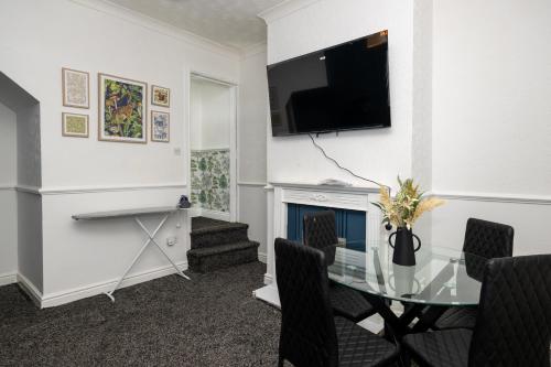 Superior 4-Bedroom Home ideal for families, Contractors and Relocations in 滕斯托尔 Superior 4-Bedroom Home ideal for families, Contractors and Relocations in 滕斯托尔