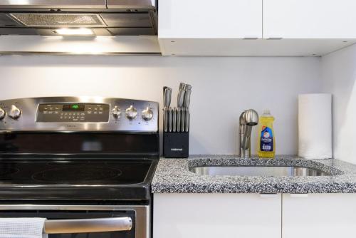 83-3FW UES Central Park Newly Furnished XL Studio near Guggenheim Museum 83-3FW UES Central Park Newly Furnished XL Studio near Guggenheim Museum