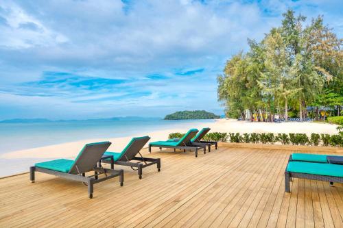Strand, Dusit Thani Krabi Beach Resort in Klong Muang Strand, Dusit Thani Krabi Beach Resort in Klong Muang