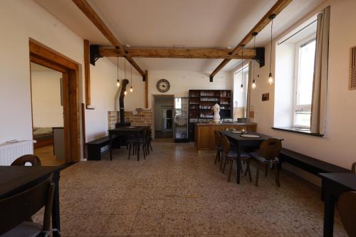 ผับ/เลาจน์, Chalupa Pustá Kamenice (Chalupa Pusta Kamenice) in สวราทัช ผับ/เลาจน์, Chalupa Pustá Kamenice (Chalupa Pusta Kamenice) in สวราทัช