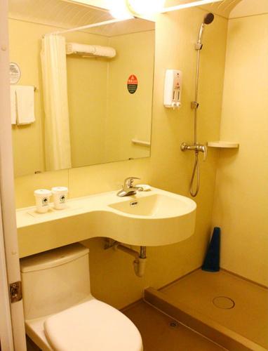 This photo about GreenTree Inn Beijing Capital Airport Second Express Hotel shared on HyHotel.com