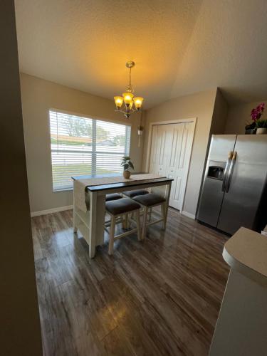 Welcome to LUX Guesthouse! in Ruskin (FL) Welcome to LUX Guesthouse! in Ruskin (FL)