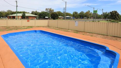 Kolam renang, Artesian Motor Inn under new management RAMS Motel in Coonamble Kolam renang, Artesian Motor Inn under new management RAMS Motel in Coonamble