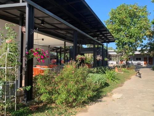โรงแรมอีสานอินน์ ยโสธร - Easarninn Yasothorn in Yasothon โรงแรมอีสานอินน์ ยโสธร - Easarninn Yasothorn in Yasothon