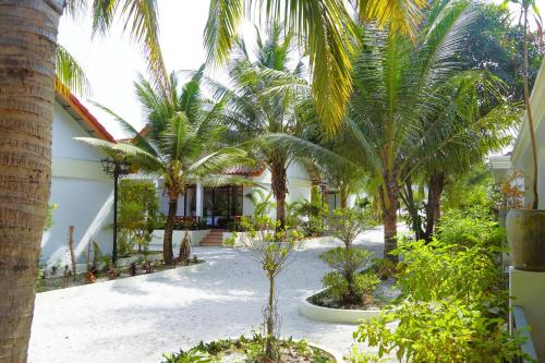 Garden, SoonNoeng Resort in Koh Rong Sanloem Garden, SoonNoeng Resort in Koh Rong Sanloem