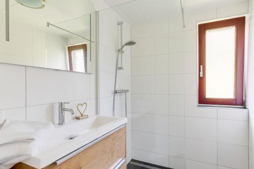 Bonte Vliegenvanger I Elegant Huis met Uitzicht op Tuin in Zwiggelte Bonte Vliegenvanger I Elegant Huis met Uitzicht op Tuin in Zwiggelte