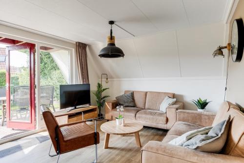 Bonte Vliegenvanger I Elegant Huis met Uitzicht op Tuin in Zwiggelte Bonte Vliegenvanger I Elegant Huis met Uitzicht op Tuin in Zwiggelte