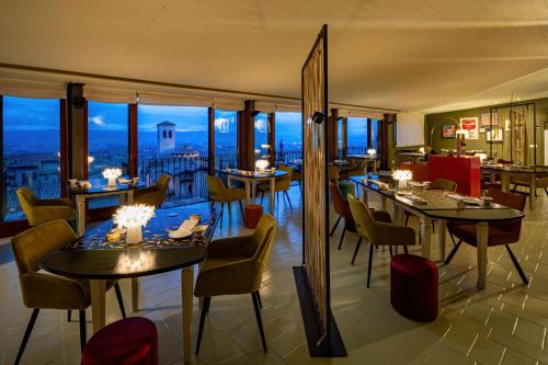 Restaurante, Hotel Fontebella in Eremo delle Carceri Restaurante, Hotel Fontebella in Eremo delle Carceri