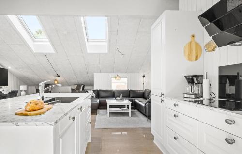 ห้องครัว, 5 Bedroom Cozy Home In Hejls in ไฮย์ลสมินเดอ ห้องครัว, 5 Bedroom Cozy Home In Hejls in ไฮย์ลสมินเดอ