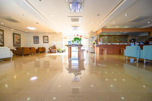 Lobby, Kashikojima Hotel Bay Garden in Shima Lobby, Kashikojima Hotel Bay Garden in Shima