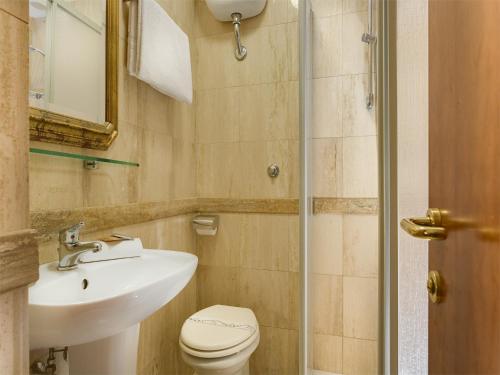 This photo about Hotel Aberdeen shared on HyHotel.com