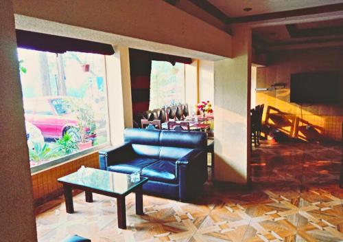 公共休息室/电视室, 新伊斯兰堡酒店 (New Islamabad Hotel) in 伊斯兰堡 公共休息室/电视室, 新伊斯兰堡酒店 (New Islamabad Hotel) in 伊斯兰堡