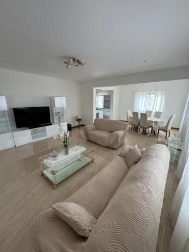 sala de TV, Casa Carveiros Panoramic 360 in Vila Da Ribeira Brava sala de TV, Casa Carveiros Panoramic 360 in Vila Da Ribeira Brava