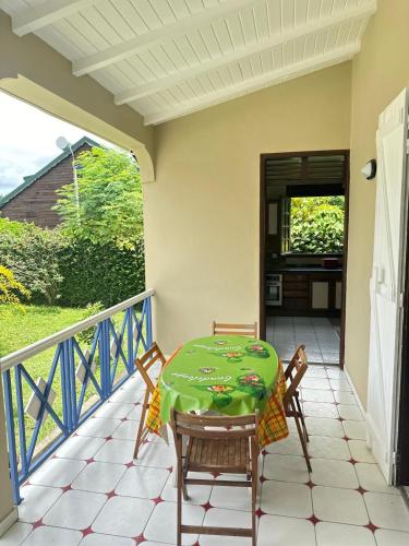 Балкон/тераса, Villa les oisillons - PERDRIX, Petit-bourg 97170 in Lamentin Балкон/тераса, Villa les oisillons - PERDRIX, Petit-bourg 97170 in Lamentin