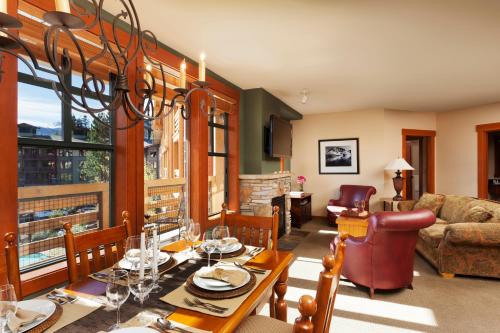 設施, 村子酒店 (The Village Lodge) in 馬姆莫斯湖 (CA) 設施, 村子酒店 (The Village Lodge) in 馬姆莫斯湖 (CA)