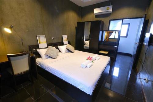 This photo about 9 Resident shared on HyHotel.com