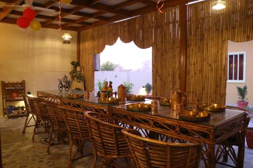 Étterem, Saiveda Wellness By Atya Hotels in Haripur Kalan Étterem, Saiveda Wellness By Atya Hotels in Haripur Kalan