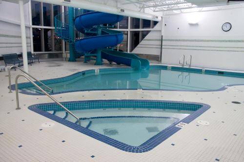 Swimming pool, St. Albert Inn & Suites in Saint Albert (AB) Swimming pool, St. Albert Inn & Suites in Saint Albert (AB)