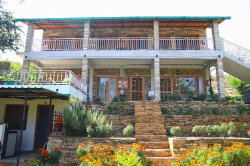 Ban công/sân hiên, Himkosi Farm by the River in Thị trấn Almora Ban công/sân hiên, Himkosi Farm by the River in Thị trấn Almora