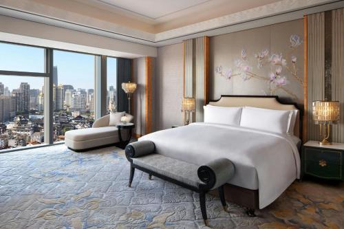 Guestroom, The St. Regis on the Bund, Shanghai near Shanghai Temple Of the Town God (Chenghung Miao) Guestroom, The St. Regis on the Bund, Shanghai near Shanghai Temple Of the Town God (Chenghung Miao)