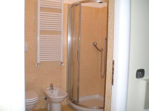 Bathroom, Hotel San Giorgio in Tavazzano Con Villavesco Bathroom, Hotel San Giorgio in Tavazzano Con Villavesco