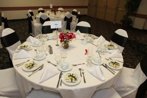 Banquet hall, St. Albert Inn & Suites in Saint Albert (AB) Banquet hall, St. Albert Inn & Suites in Saint Albert (AB)
