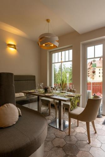 Restaurant, Hotel Willa Odkrywcow in Szklarska Poreba Restaurant, Hotel Willa Odkrywcow in Szklarska Poreba