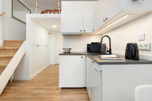 Cozinha, Nowoczesne Studia Blisko Centrum Gdańska by Rent like home (Nowoczesne Studia Blisko Centrum Gdanska by Rent like home) in Nether city Cozinha, Nowoczesne Studia Blisko Centrum Gdańska by Rent like home (Nowoczesne Studia Blisko Centrum Gdanska by Rent like home) in Nether city